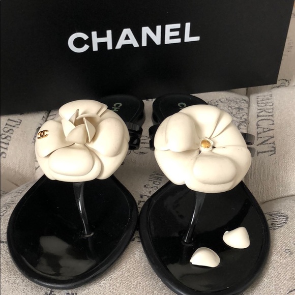 Chanel Thongs - Picture 4 of 5